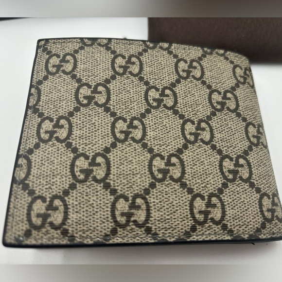 *SOLD*  GUCCI Bifold Bee Print Canvas Leather Wallet, #451368 - Picture 9 of 16